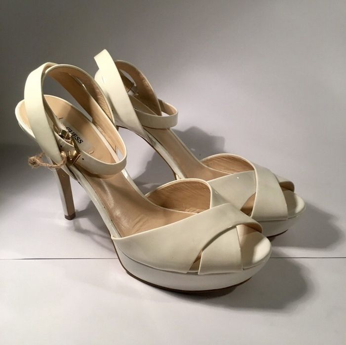 Nowe beżowe buty ślubne na obcasie Guess [40]