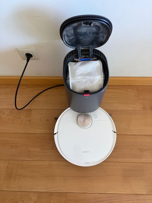Robot Vacuum perfect condition - ECOVACS Deebot Ozmo T8+