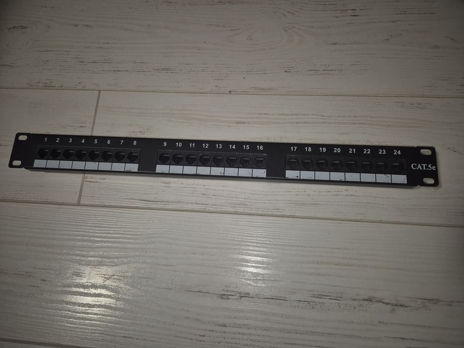 Патч-панель 24 порта RJ-45 Cat5e • Коммутационная панель 1U