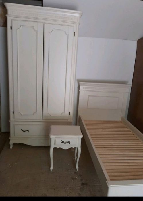Кровать ,тумбочка ,дитяча: 4 000 грн. - Меблі для спальні Кременчук на Olx