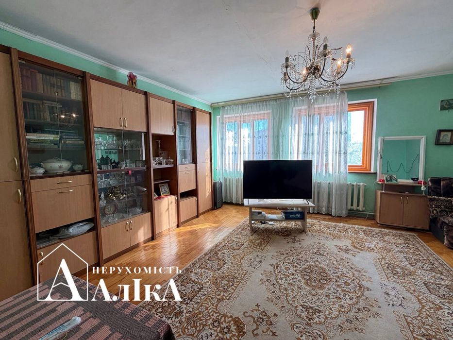 Продам великий будинок в хорошій локації