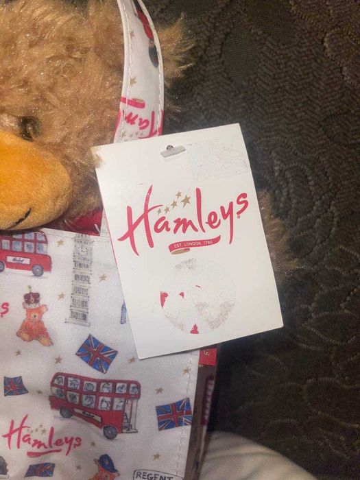 Шикарний подарунок Ведмедик Hamleys у сумці-тоут.