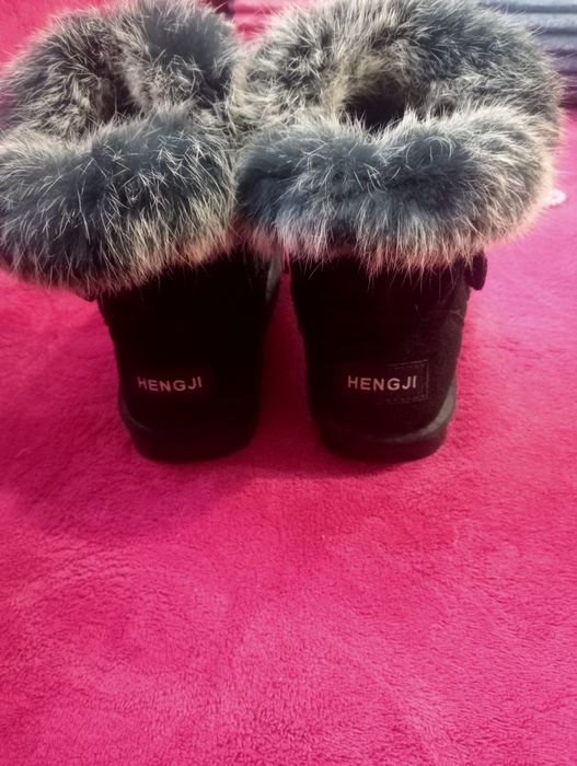 Продам уги на дівчинку