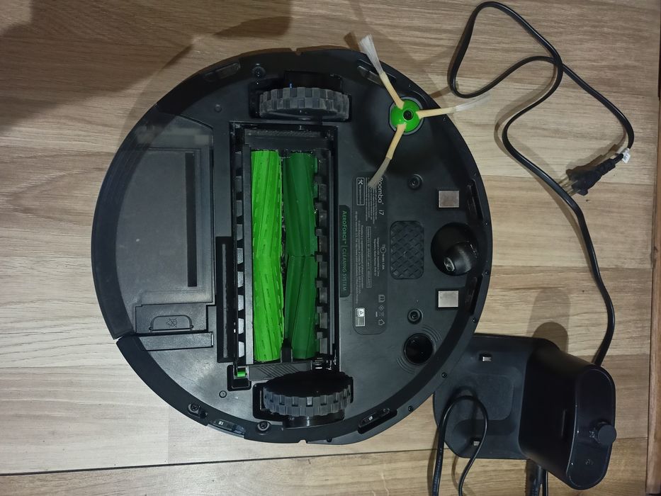 Робот пылесос iRobot i7 Roomba
