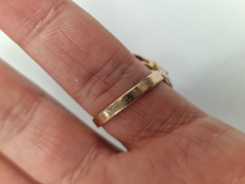 Złoty pierścionek/ 585/ 8.35 gram/ R16/ Topaz/ XX wiek/ praca ręczna