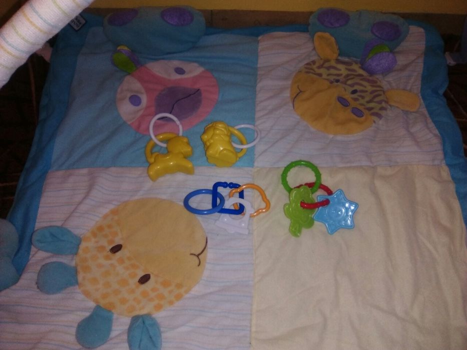 Mata edukacyjna z zabawkami Baby Mix