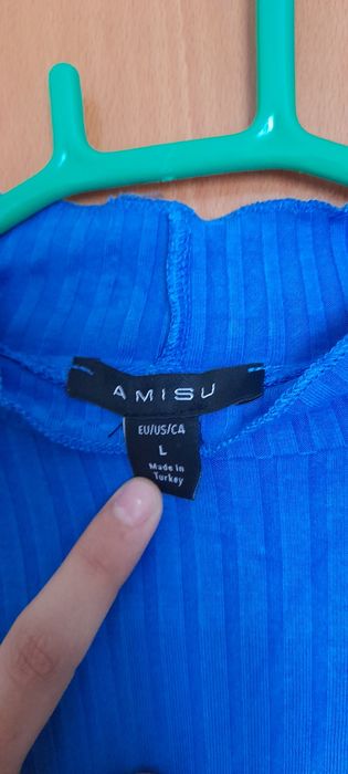Camisola justa e de manga comprida