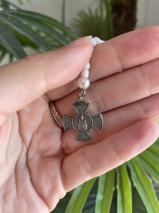 Pulceira tipo terço Menino Jesus de Praga