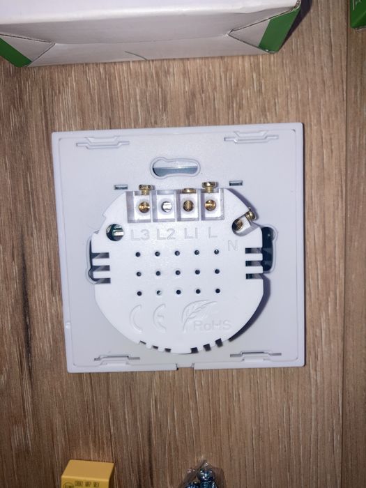 Перемикач світла, wi-fi , сенсогрний.