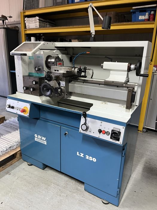 Tokarka precyzyjna GDW LZ 250