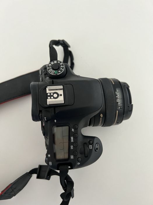 Lustrzanka Canon EOS 80D z obiektywem