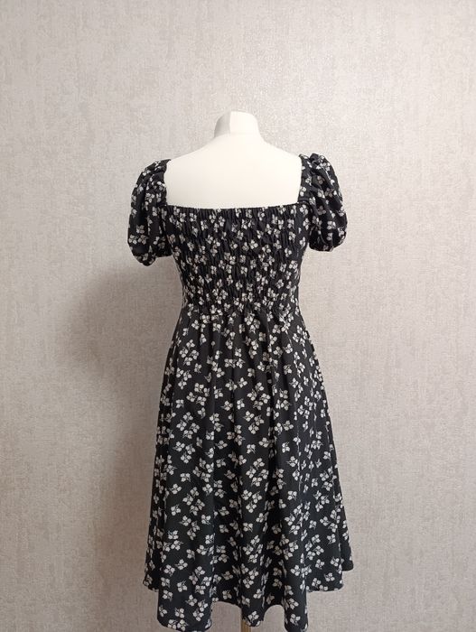 Сукня чорна в квіточку