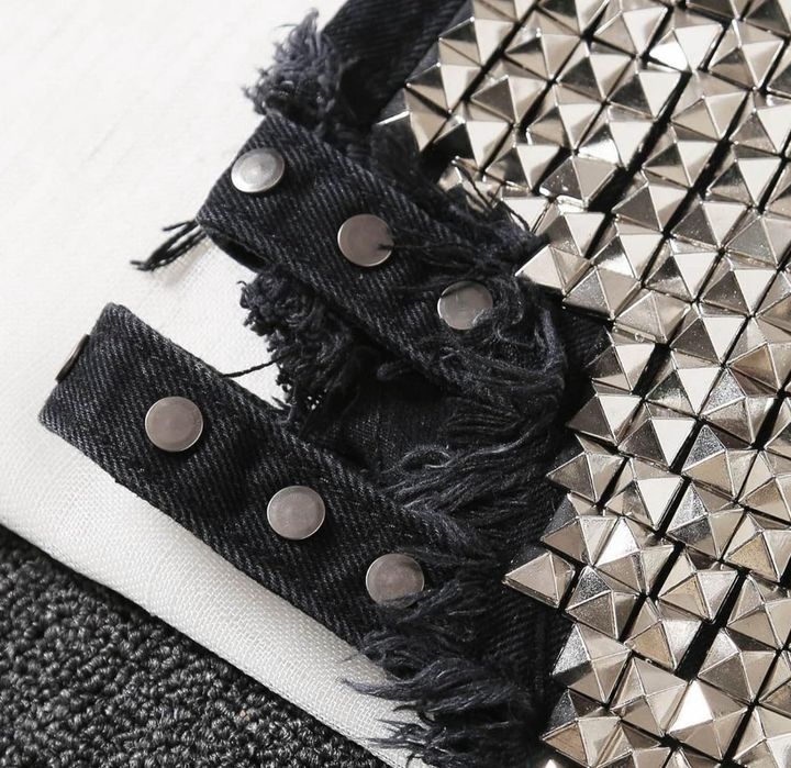 Damskie szorty jeansowe z dziurami i cekinami roz. S