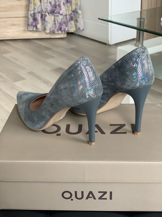 Połyskujące Szpilki Quazi 35