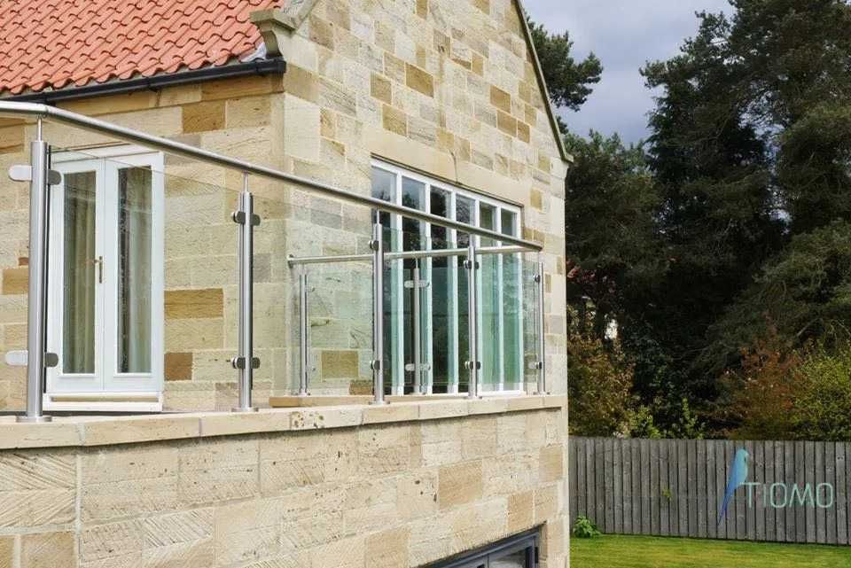 Balustrada nierdzewna słupki ze szkłem barierka szklana balkonowa