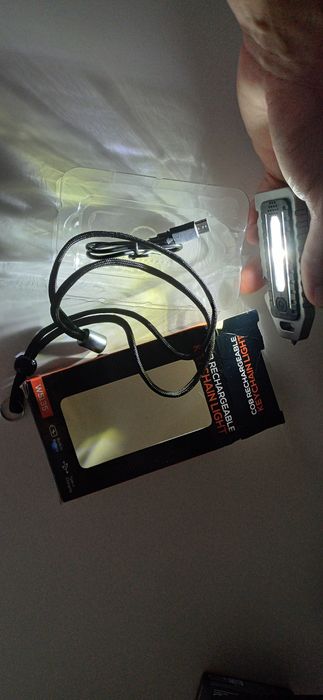 Lanterna tactica em metal