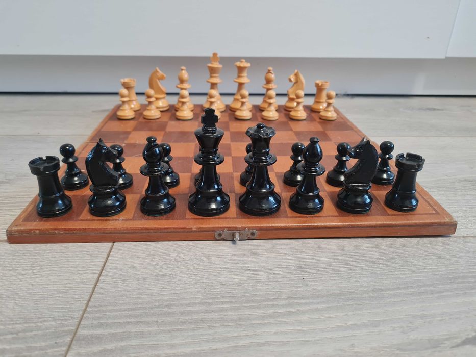 Шахматы разные деревянные и пластиковые и поштучно