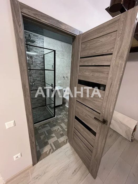 Пропонуємо до продажу затишний двоповерховий будинок.