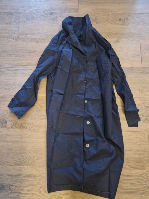 Nowy granatowy fartuch