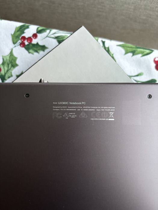 Laptop Asus z dotykowym ekranem