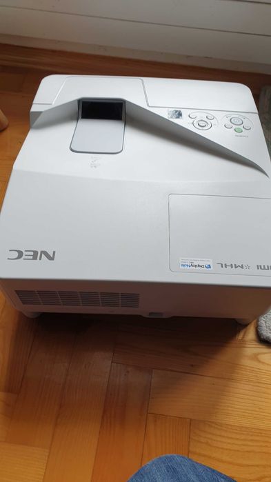 Projektor LCD NEC UM301W biały krótkoogniskowy idealny stan