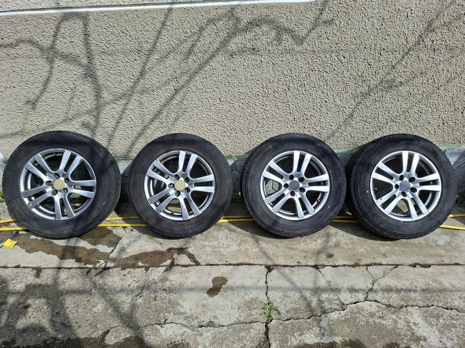 Продам 4 колеса 215/65R16