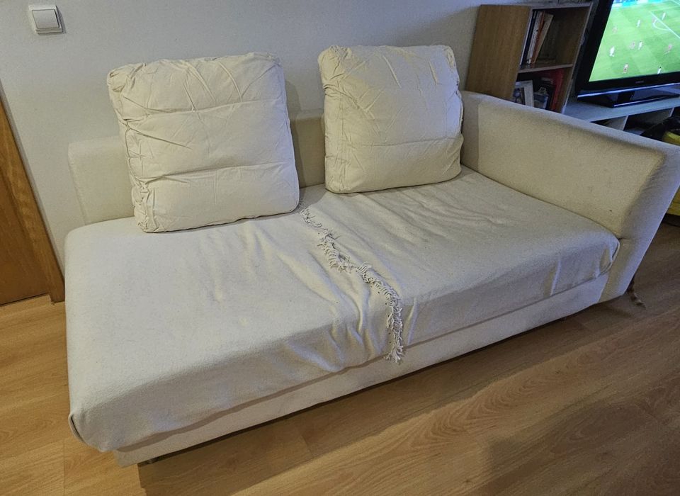 Sofá ideal para estofar com almofadas grandes