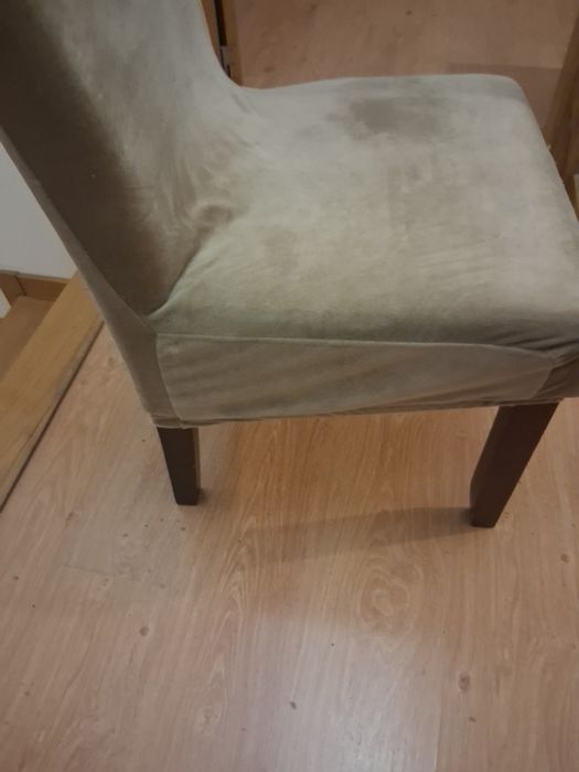 Cadeiras em pele sintética,  com capas