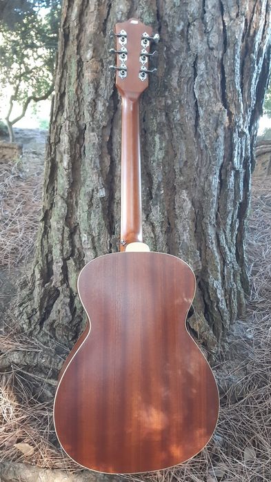 GUILD Troubadour 240 E