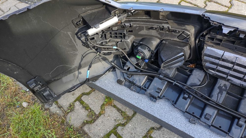 Renault Laguna 3 .2013 Rok Zderzak Przód