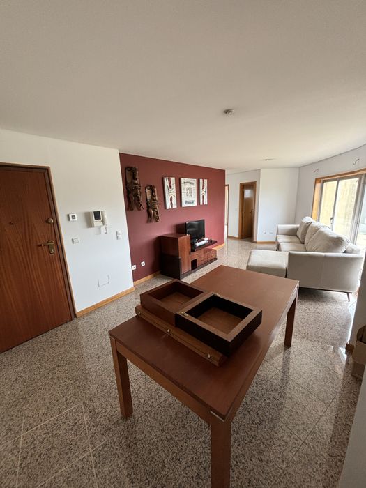 Vende-se - Apartamento T2 com terraço no Porto