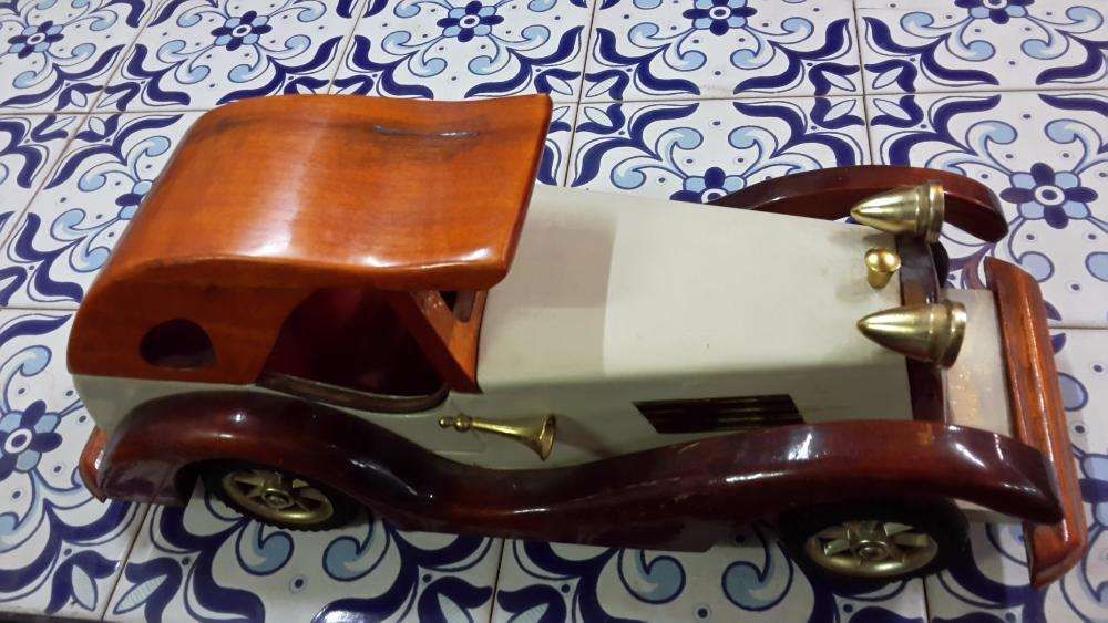 Automóvel Clássico em Madeira