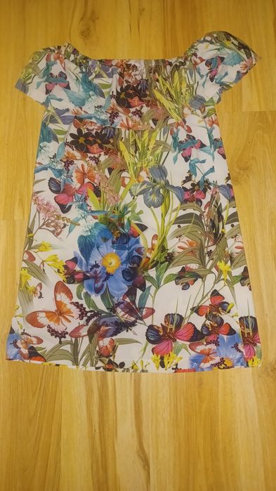 Piękna letnia sukienka łódeczka