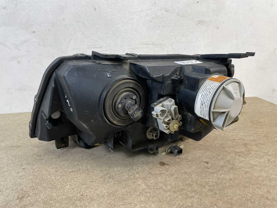 Lampa prawa przód xenon Suzuki Grand Vitara II 05-14r EU