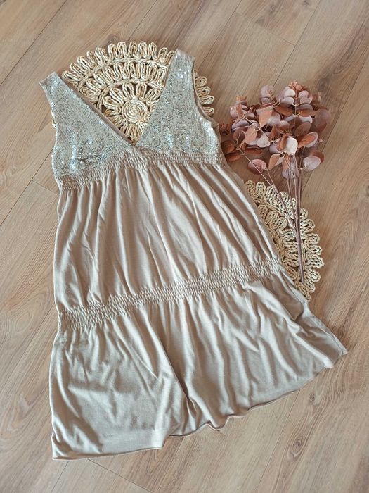 sliczna cekinowa bezowa pastelowa tunika z dekoltemV cekiny 38M bluzka