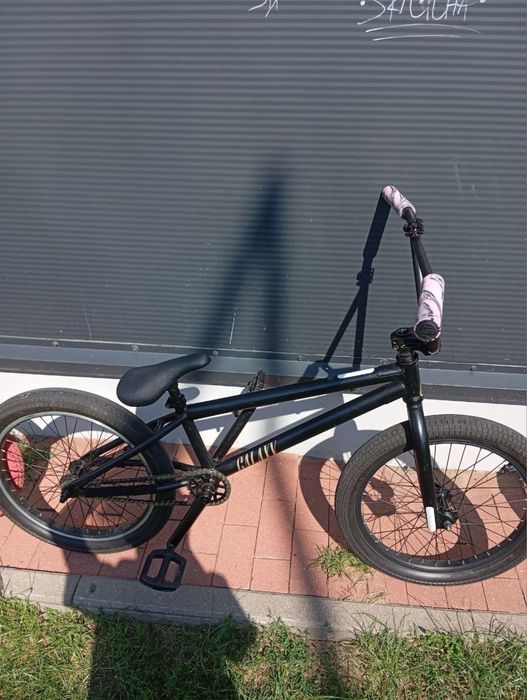 Rower bmx czarnego koloru