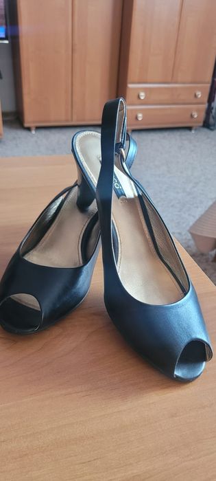 Ecco piękne sandałki na obcasie