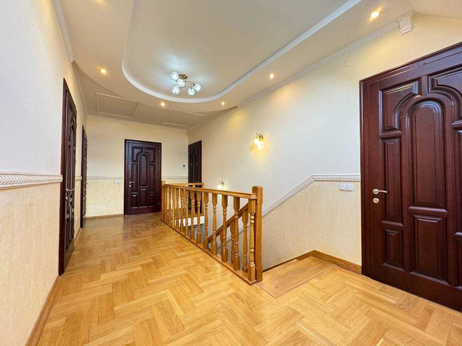 Продається Будинок з ремонтом, меблями, гаражем,сауною, ділянка 6 сот.