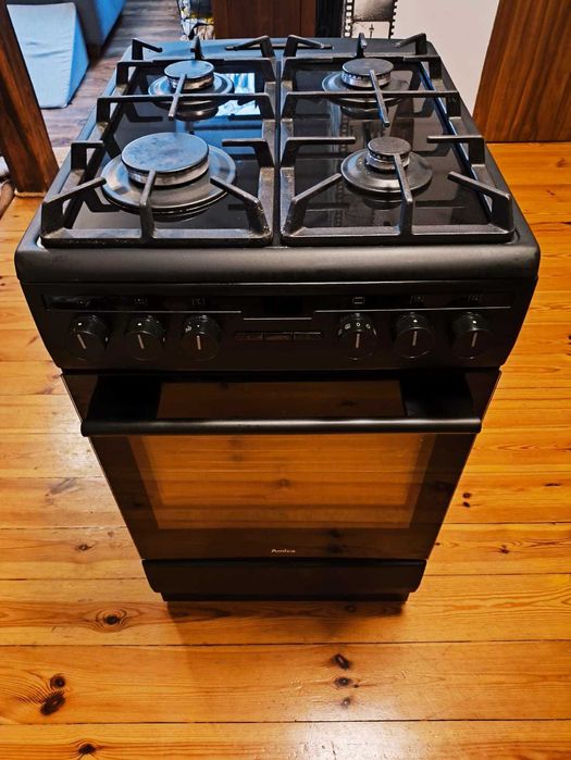 Czarna kuchenka gazowa