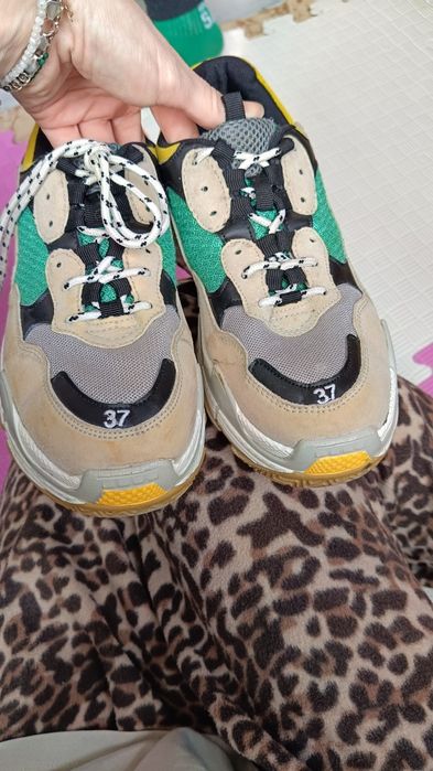 Кросівки 37 жіночі