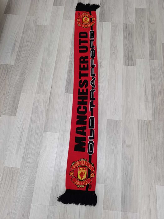Шарф фаната MANCHESTER utd