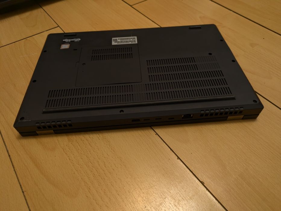 Lenovo ThinkPad P15 FHD IPS  i5-10400H/16GB/256GB/Nvidia Quadro T1000