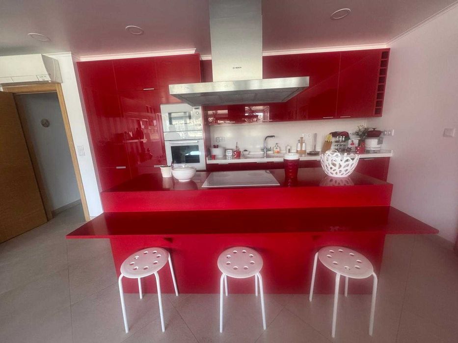 Apartamento de alta qualidade com vistas maravilhosas e exposição nascente, poente, norte e sul para as praias, cidades e campo