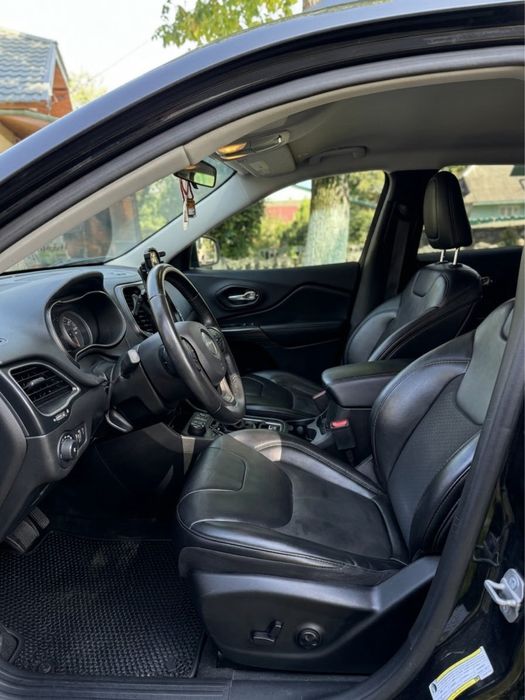 Jeep Cherokee 16500$