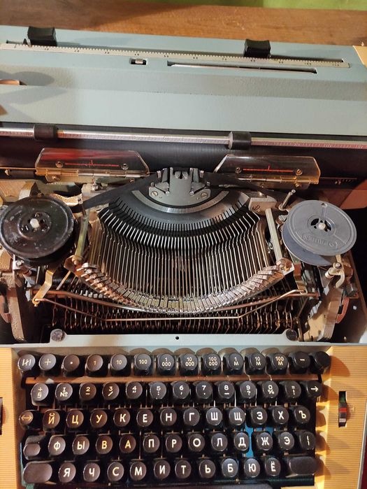 2-язычная ГДР машинка Роботрон: печатает рус.+укр.языки+док-ты+ленты