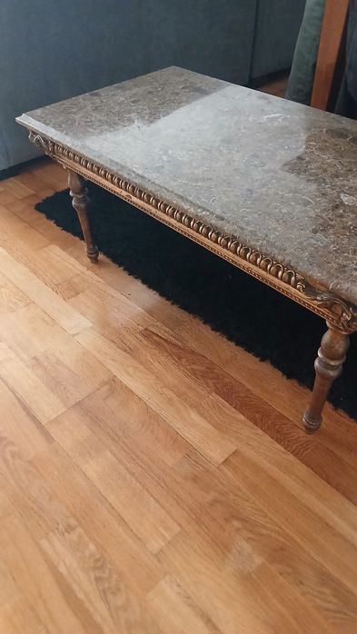 Mesa de apoio com  tampo mármore