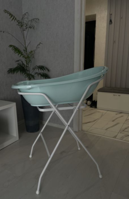 Ванночка  з підставкою tegа baby