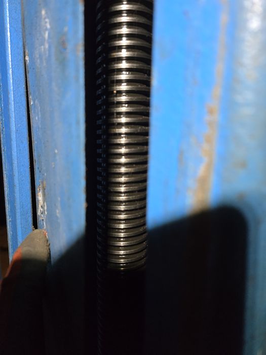 Podnosnik dwukolumnowy śrubowy