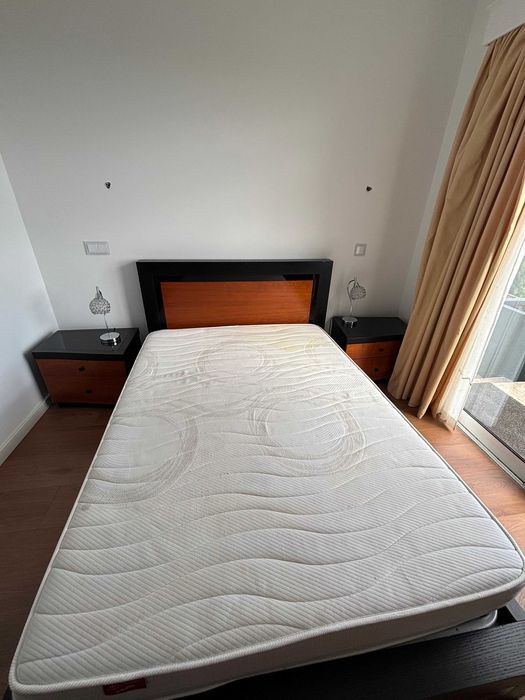 Mobilia de cama + mesas cabeceira + movel com espelho
