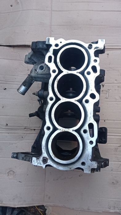 Блок двигуна 1ZZFE 1.8 бензин Toyota Avensis T25 2003-